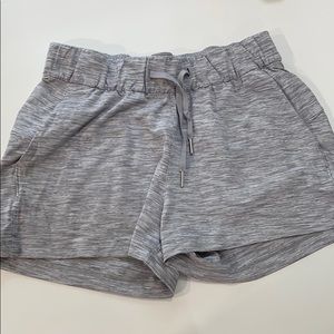 Lululemon On The Fly 2.5 inch short